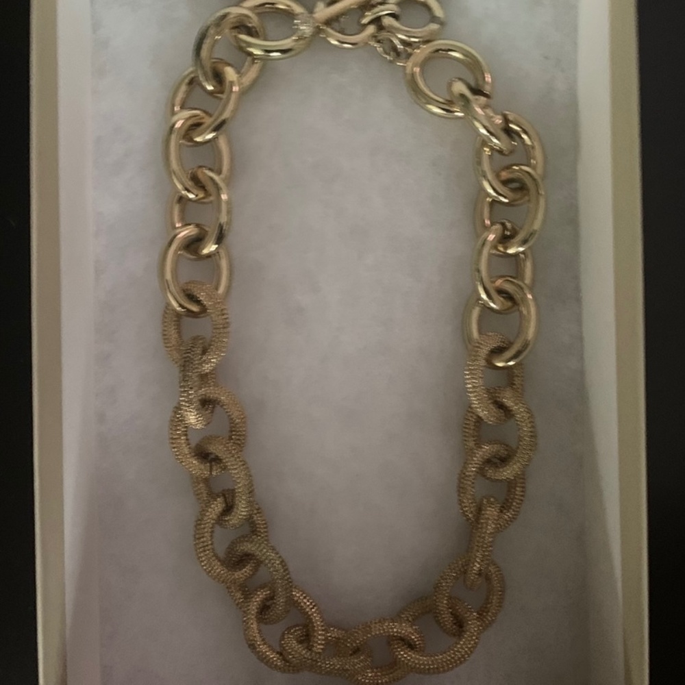 Banana Republic chunky link necklace - gold color